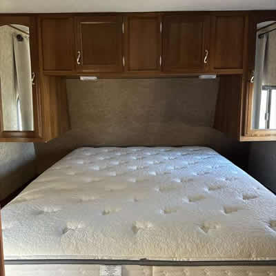 1 Room Cabin Rental 04